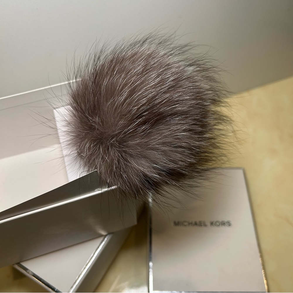 Michael Kors Keychain - Picture 2 of 9